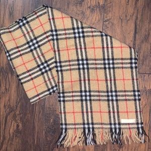 Vintage Burberrys Wool Scarf